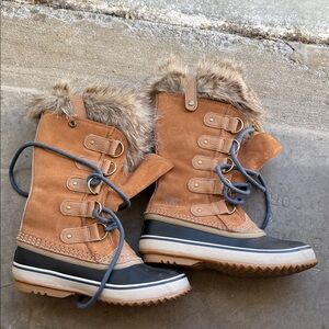 Sorel Women's Tan and Black Winter Boots